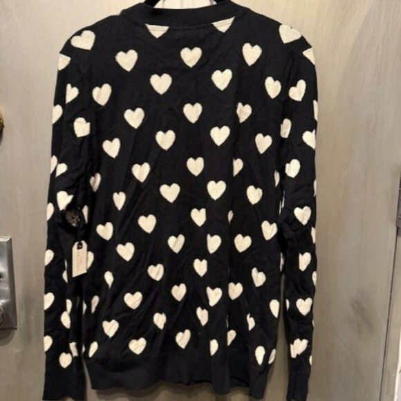 Retro Black & White heart V-neck cardigan sweater - Picture 10 of 16